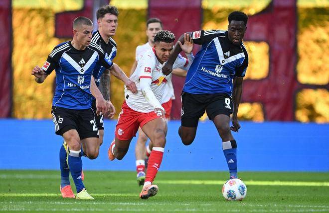 2-1,鲍姆加特纳双响炮,率队6轮不败逼近德甲榜首,仅差拜仁2分 2-1,鲍姆加特纳双响炮,率队6轮不败逼近德甲榜首,仅差拜仁2分